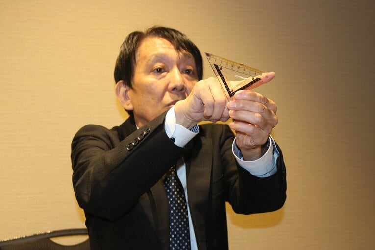 「重心」「支点」という観点から騎乗を分析したとき、もっとも理想的なのが福永洋一氏の乗り方だという　©Number Web