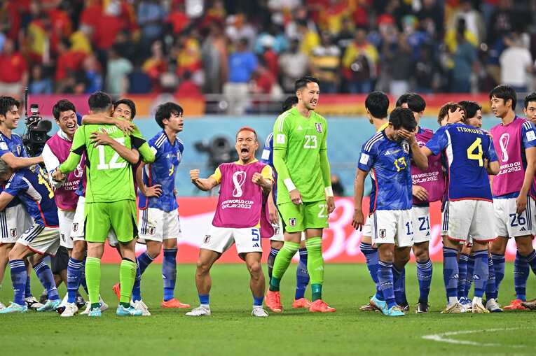 スペイン戦後、長友喜びのハッスルポーズ　©Takuya Kaneko／JMPA