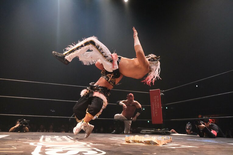 元パティシエが蛍光灯で殴り合い…“デスマッチアマゾネス”山下りなの媚びない魅力「犯罪以外なら何してもいい」 米国で男子相手に王座獲得(21)