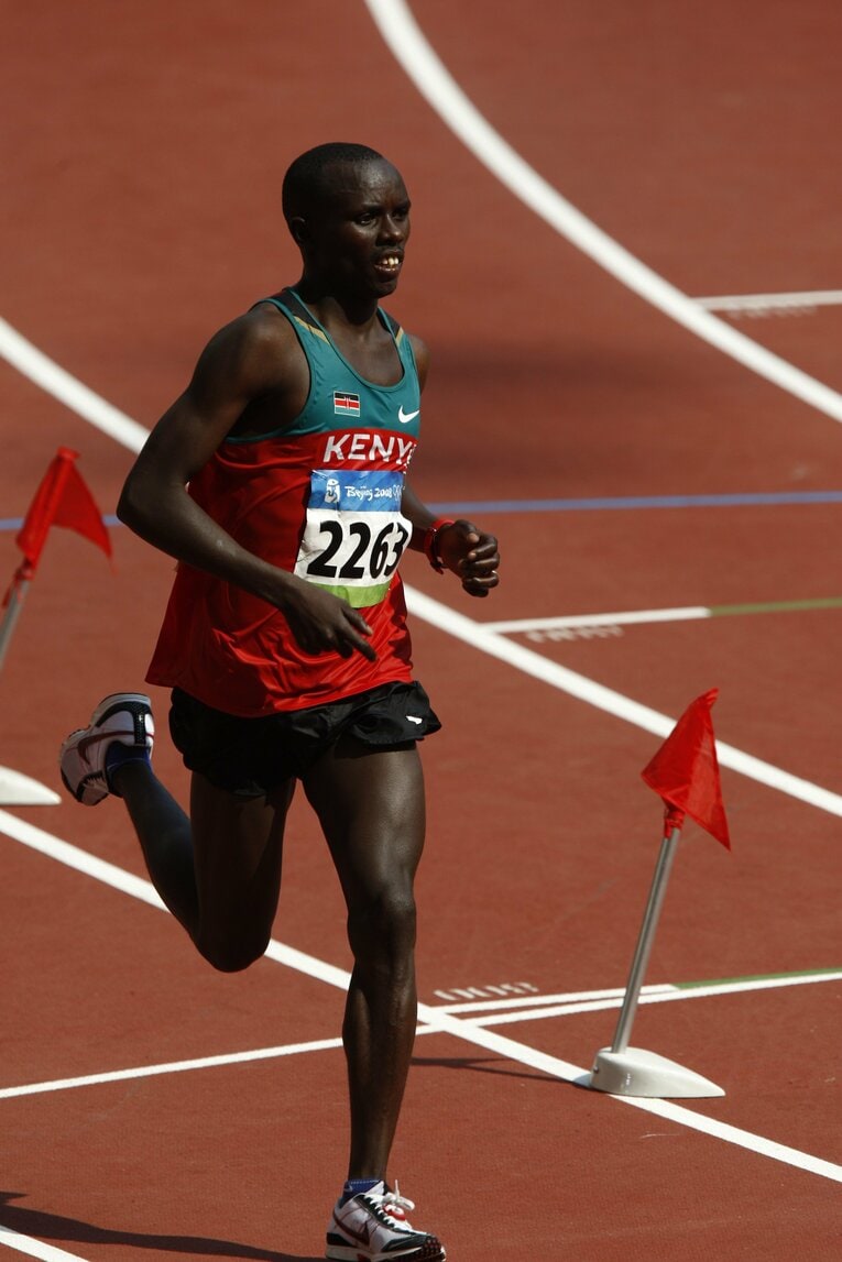 北京五輪のマラソンで金メダルを獲得した仙台育英OBの故サムエル・ワンジル　©BUNGEISHUNJU