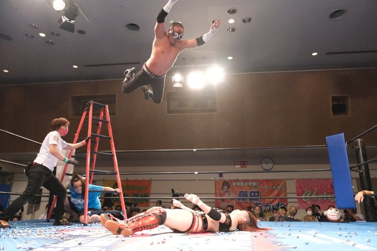 「いつか、傷だらけの背中でウェディングドレスを」 18歳の女子レスラー・鈴季すずが大流血を「嬉しい」と語る理由(46)