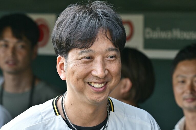 監督就任1年目で阪神をリーグ優勝に導いた藤川球児 ／ photograph by Hideki Sugiyama