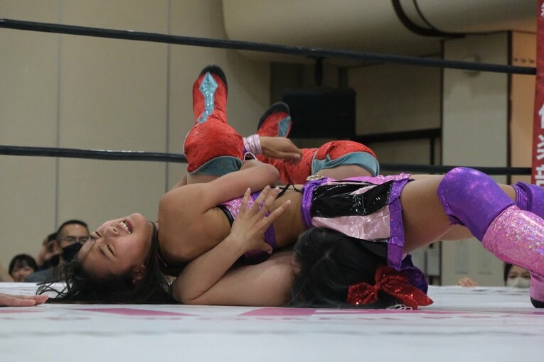 “中学生レスラー”の華麗な飛び技…「一番緊張した」チャンピオンとの一騎打ちで美蘭が見せた“成長の証”　受験勉強との両立が今後の悩み？(48)