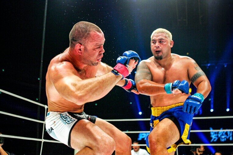 元K-1王者のマーク・ハントがヴァンダレイ・シウバと対戦。見事に判定勝利を飾った