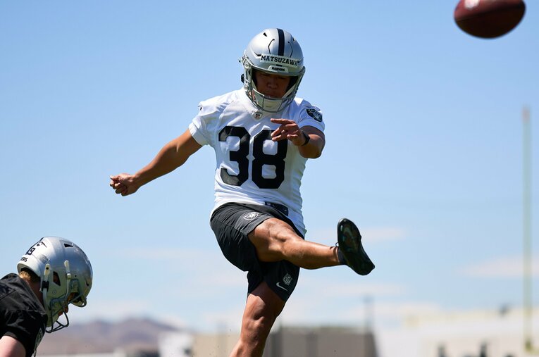 ドラフト外でNFLラスベガス・レイダースと異例の3年契約を結んだ松澤寛政。現在はどんな日々を過ごしているのだろうか ／ photograph by Matt Aguirre/Las Vegas Raiders