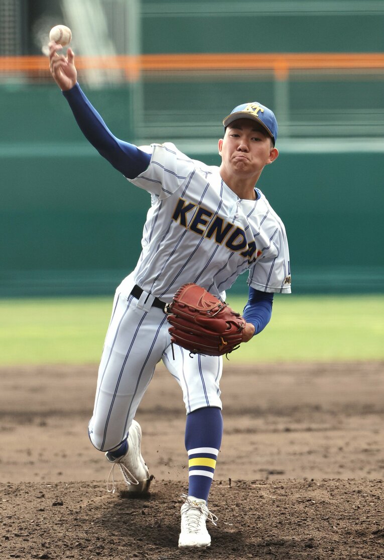 昨秋の関東大会では158キロもマークした健大高崎の石垣。前評判にたがわぬ「速さ」は見せたが、痛打もあった　©JIJI PRESS