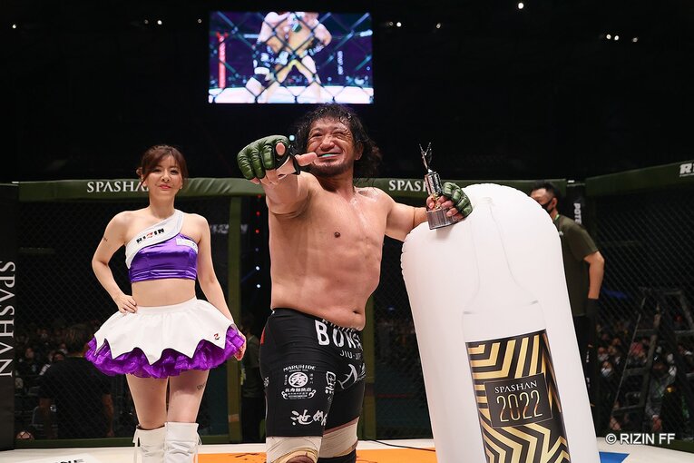 相撲界を懲戒解雇からRIZINへ…貴賢神がデビュー戦完敗でも見せた可能性とは？ 対戦した元警察官ファイターが絶賛した「凄い素質」(36)