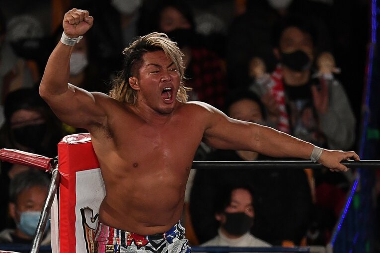 ラリアットをアピールする棚橋