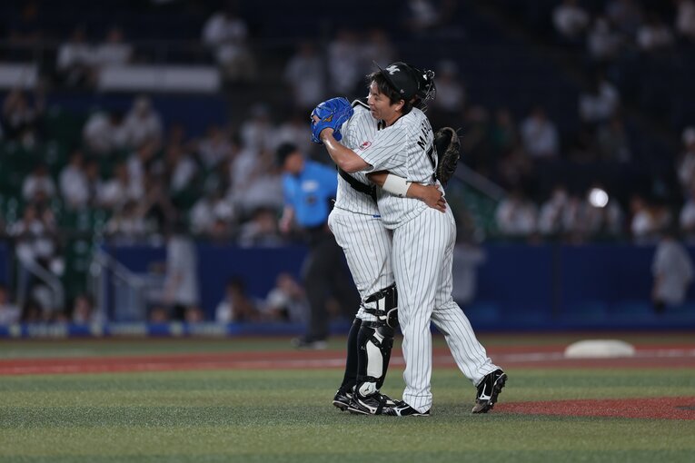 球団新記録となる通算228セーブ目を挙げたロッテの守護神・益田　©︎Chiba Lotte Marines
