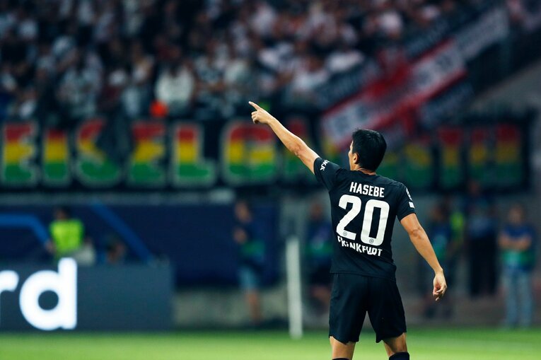 「“鎌田大地と守田英正が一緒に写った1枚”を狙いたいけど…」「長谷部誠はすでにコーチのように」CL日本人対決と“美しい夕焼け”撮影ウラ話(33)