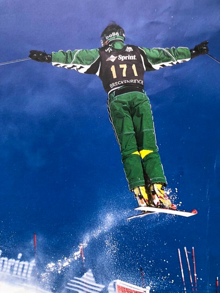 華麗にエアーを決める森徹さん（敏さん提供）