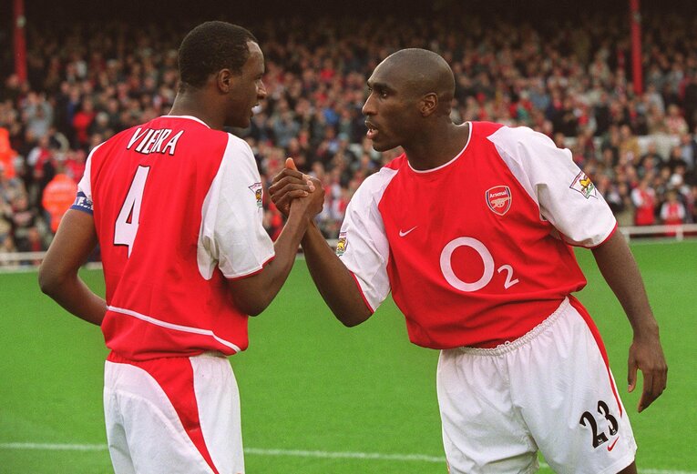 引退後は指導者の道へ。アーセナル時代の同僚ビエラが監督を務めるチームなどを視察した　©Getty Images