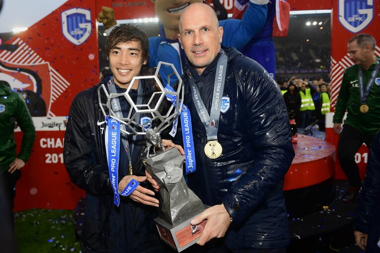 ヘンク時代のクレモン監督と伊東純也（2019年）©︎Getty Images