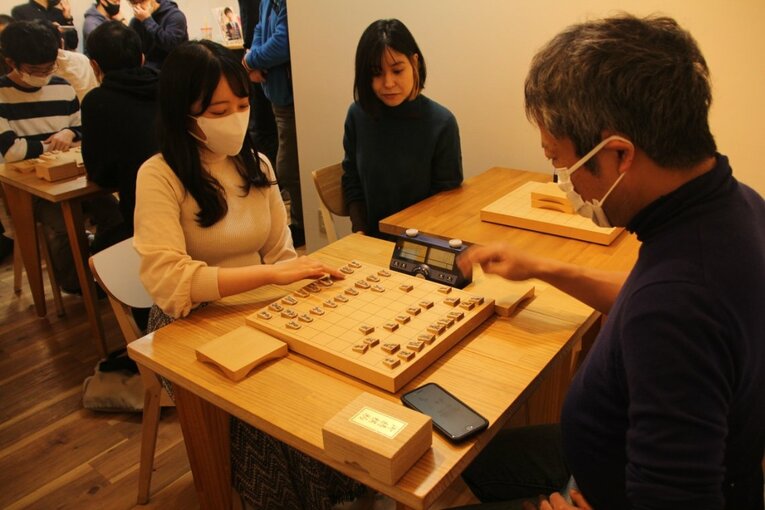 “藤井聡太五冠ブーム”の一方で…「リアルでもカジュアルに気軽に指せる場所があればいいな」将棋カフェの願いとは(9)
