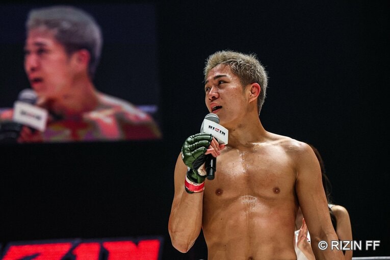 秋元強真vs.パッチー・ミックス　©RIZIN FF