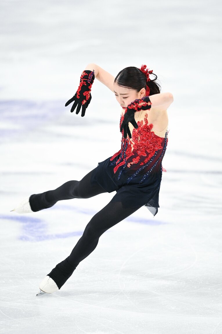 世界選手権で演技を行う紀平