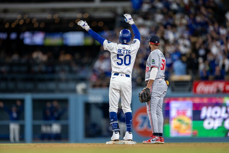 【常勝ドジャースと大谷らの”ステキな日常”／全100枚超】二塁打に嬉しそうなベッツ…写真はまだまだ続きます　©Nanae Suzuki