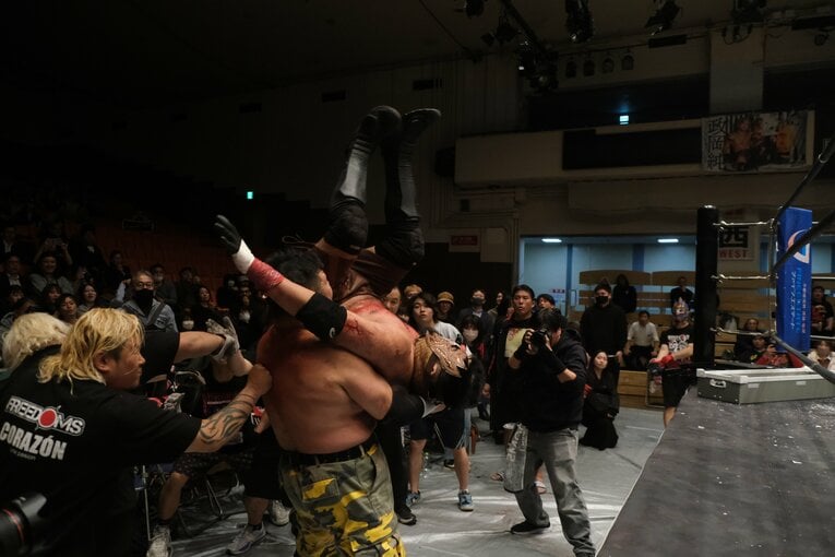 蛍光灯で殴り合い、大流血して…メキシコ人デスマッチファイター「もっと日本にいたい」ビオレント・ジャックの切実な思い「外国人がって…でも、ここがオレの家」(10)