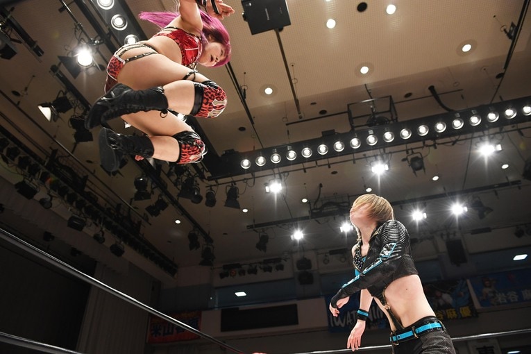 紫雷イオvs.岩谷麻優。2017年6月21日、後楽園ホール　©Essei Hara