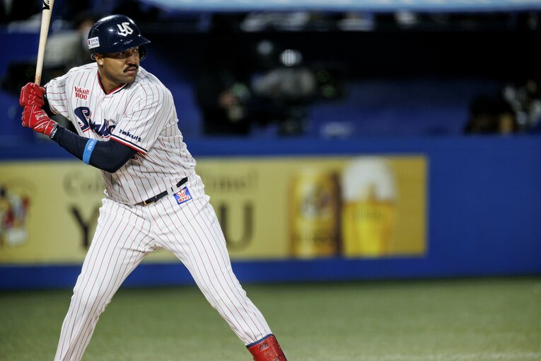 レフトスタンドに2ランを叩き込み、奥川を援護したサンタナ　©Kiichi Matsumoto