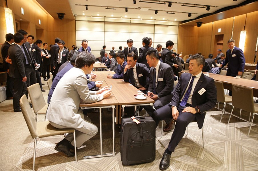 26年目のJリーグは攻めてナンボ!?キーワードは「カウンタープレス」。<Number Web> photograph by J.LEAGUE PHOTOS