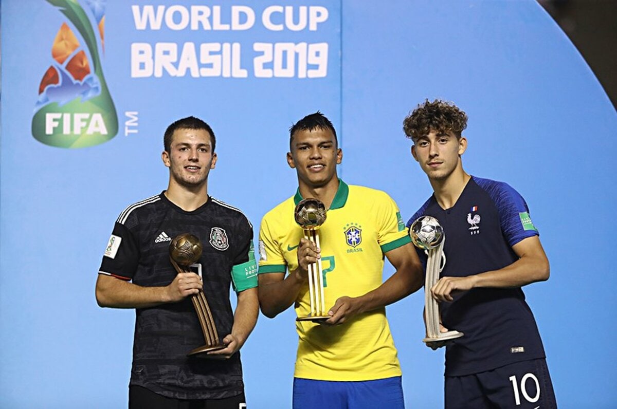 ブラジル優勝u 17w杯で記憶すべき 巨大な才能 不参加だった超逸材 海外サッカー Number Web ナンバー