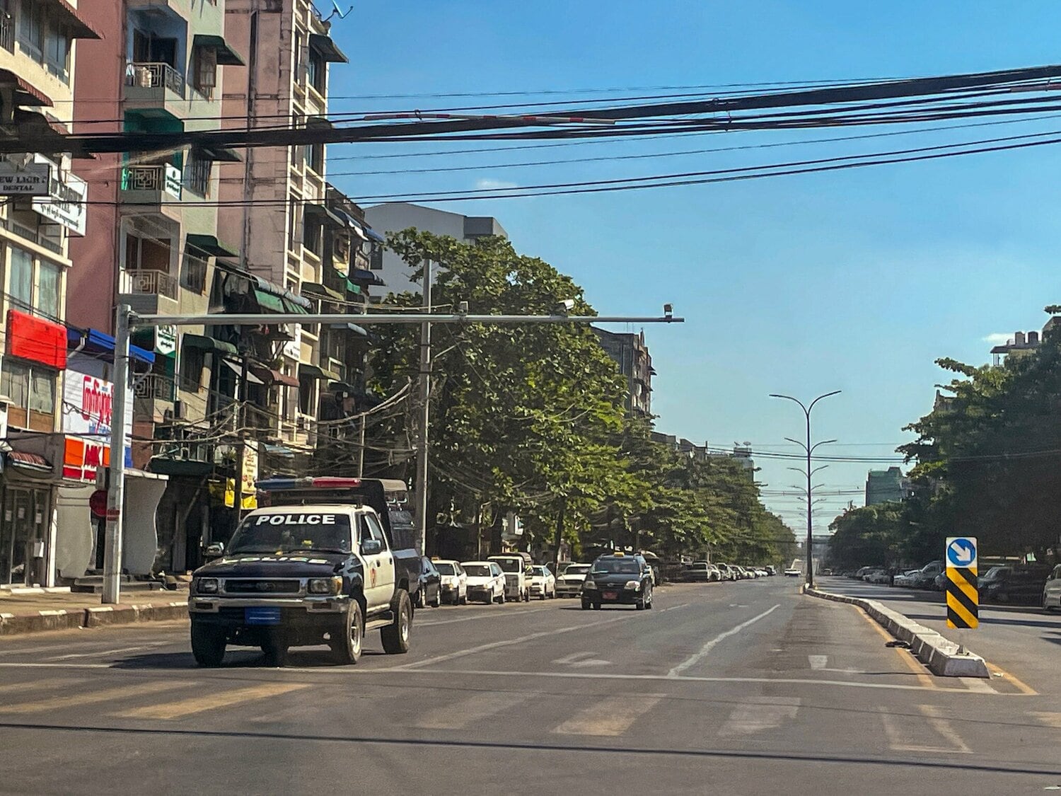 ミャンマーに目を移すと12月5日、ヤンゴン市内でのデモ隊に国軍の車が突っ込み、若者5人が殺害された。翌6日には、ミャンマー民主化運動の象徴、アウンサン・スーチーに対して禁錮4年の有罪判決が下りた。「社会不安を煽った」という罪だと、民衆を殺した側が発表した。さらにスーチーは11の罪状で訴追されており、すべてが確定すれば刑期は100年を超える　©Getty Images
