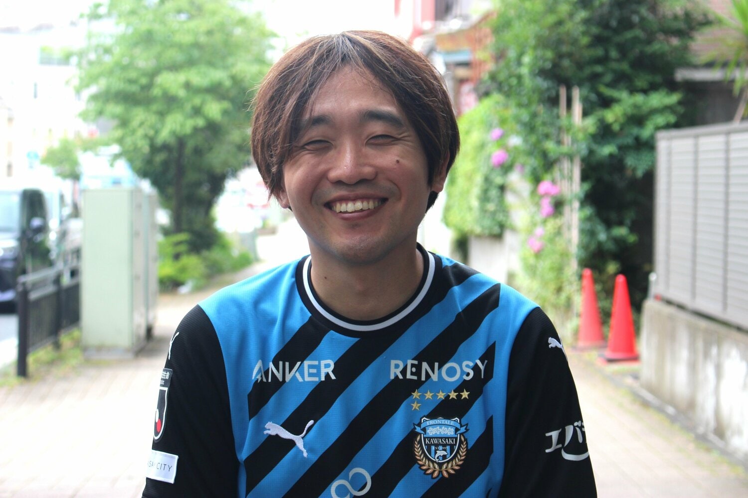 笑顔で「チャリ神戸」の思い出を語る小野田治矢さん　©Number Web