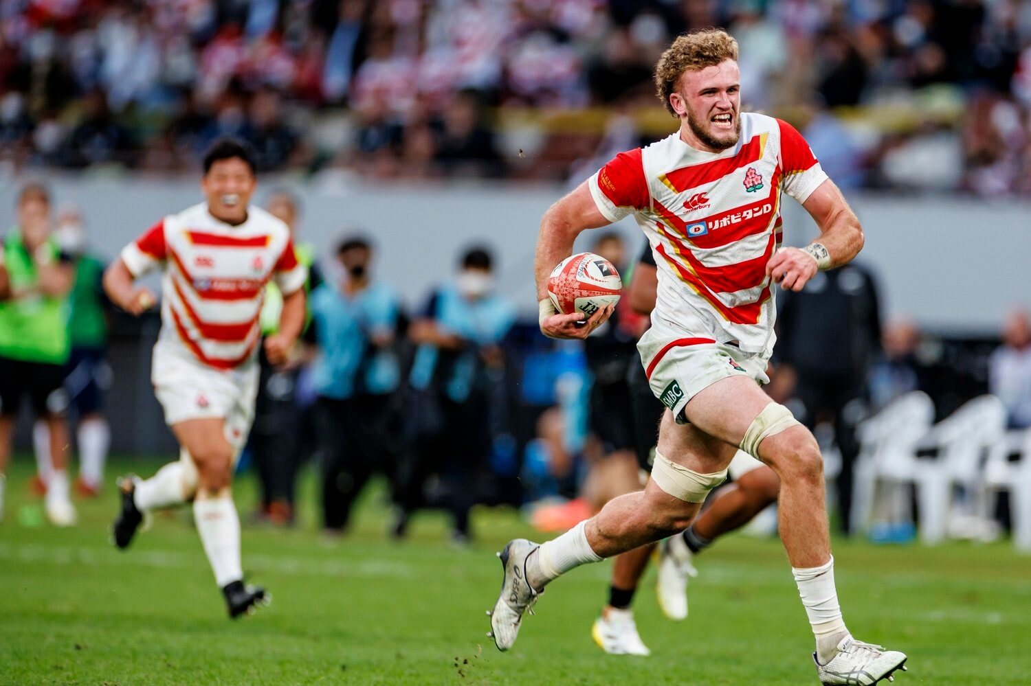 そのままボールを奪って独走し、トライをあげた　©︎Kiichi Matsumoto