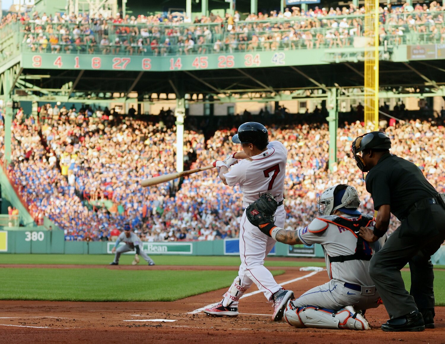 「ユニーク」と評された吉田正尚のスイング　©︎JIJI PRESS