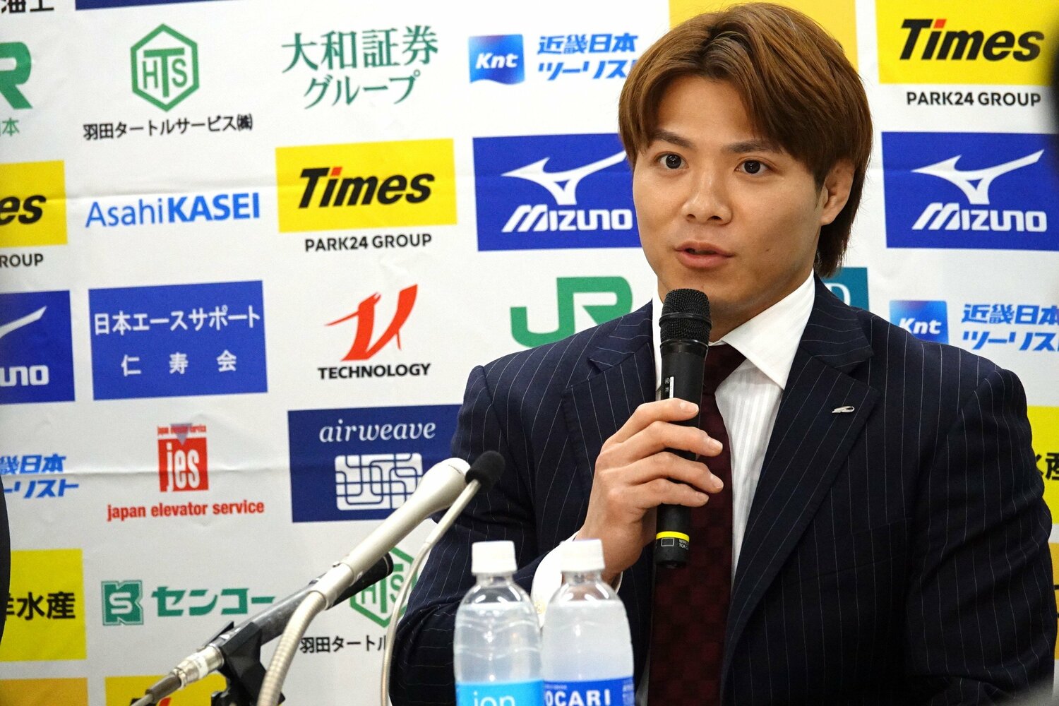 会見で意気込みを語る阿部一二三　©Koji Fuse