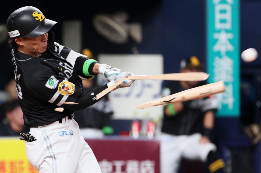 「ちょっと異常すぎる」プロ野球“バット折れすぎ”問題の真相「根元から真っ二つ、粉々の破片が飛散…」新庄剛志監督も警鐘を鳴らす事故続出の背景＜Number Web＞ photograph by SANKEI SHIMBUN