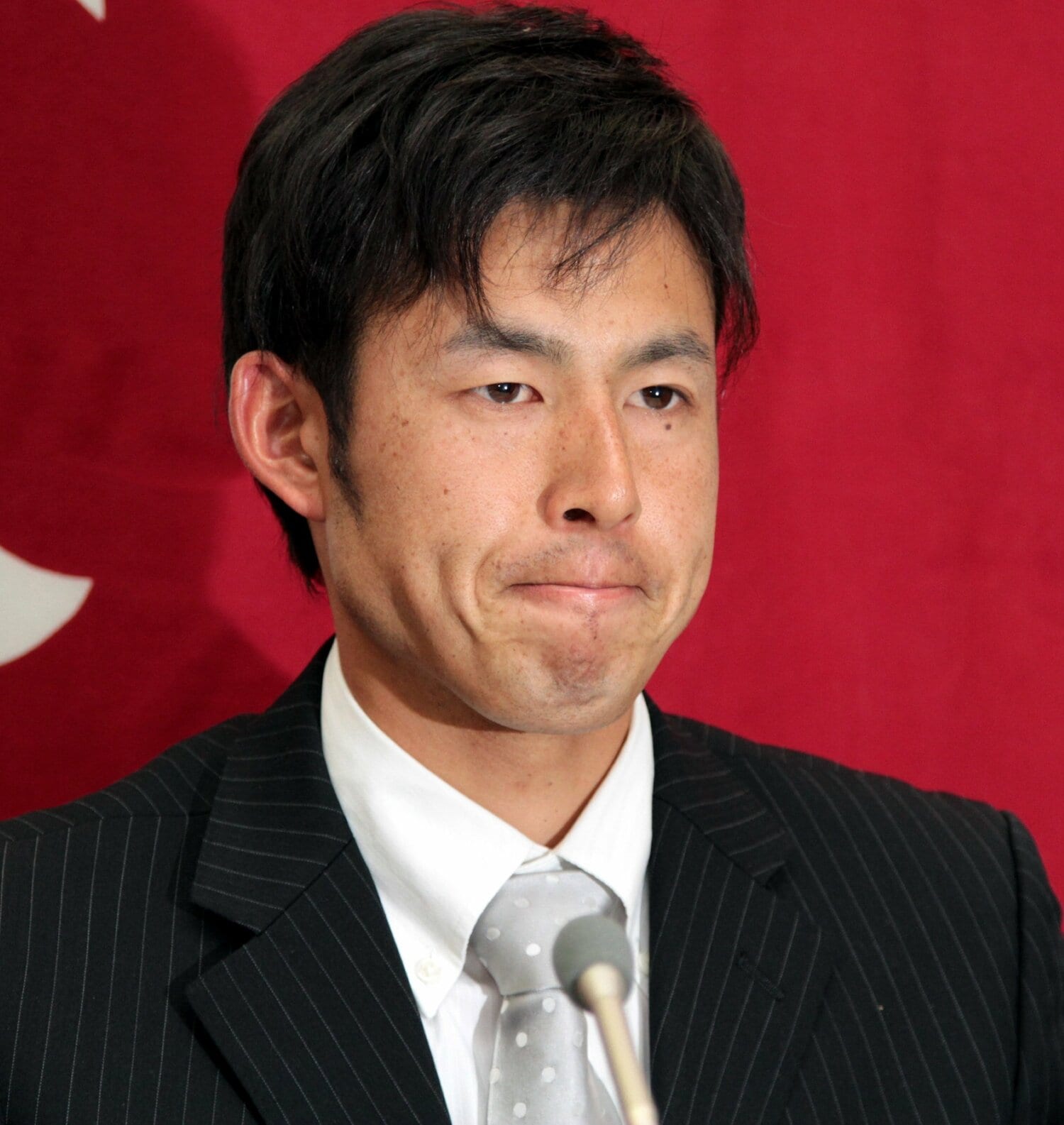 トレードが決まり会見する星(2011年5月) ©SANKEI SHIMBUN