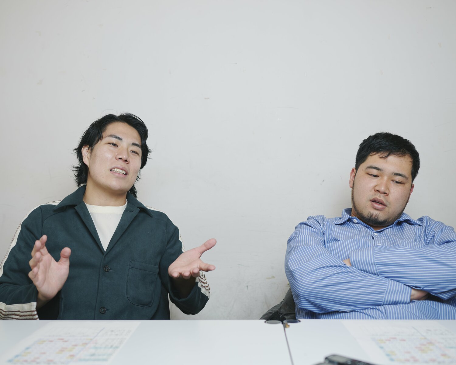 2023年M-1王者の令和ロマン。高比良くるま（29歳、左）と松井ケムリ（30歳）。結成5年8カ月、史上最速でのM-1優勝だった