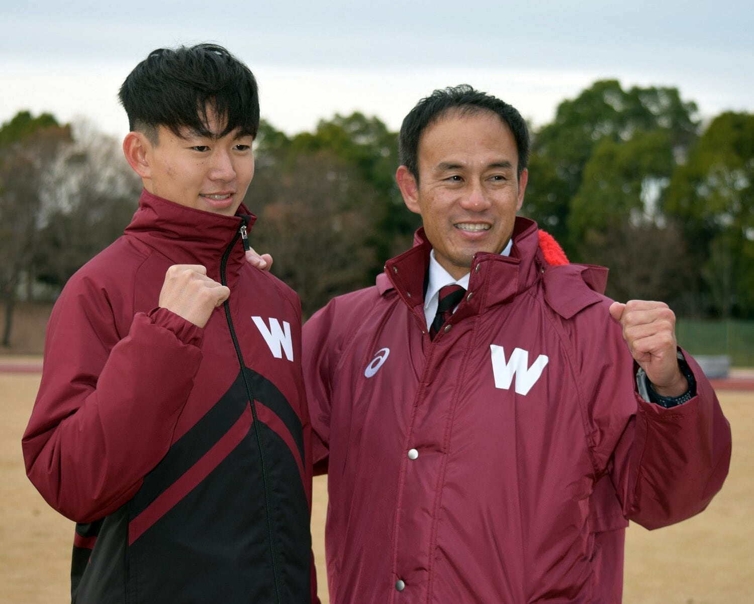 花田勝彦監督と3区を走った井川龍人（4年）。井川は区間2位の走りを見せた（写真は箱根駅伝前の取材会で）　©Sankei Shimbun