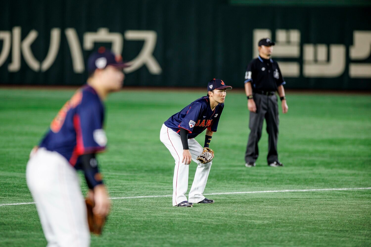 周到な準備によって包囲網を広げる源田。高校時代から積み上げてきたものが、現在のプレーにも生かされている(写真は22年11月侍ジャパン強化試合)©︎Kiichi Matsumoto