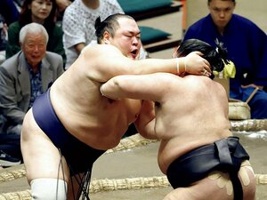 友風「障害者手帳を持つ異例の力士が親方と二人三脚で歩んだ復活の道」