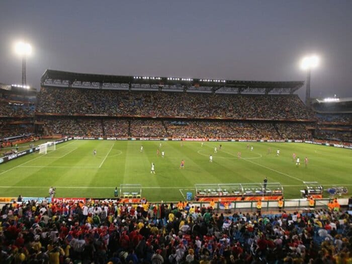 熱狂的空気を演出する、老舗スタジアムの底力。~南アでのサッカー観戦の醍醐味~<Number Web> photograph by Getty Images