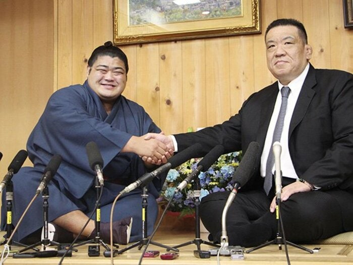 新入幕・志摩ノ海の「腐らない」はリハビリ中の宇良にも好影響。＜Number Web＞ photograph by Kyodo News