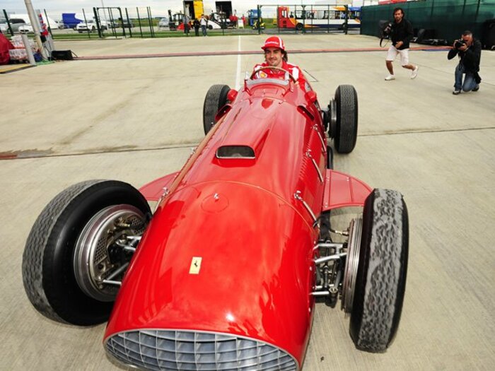 たったひとつの技術が勝敗を分ける！イギリスGPでF1チーム同士が暗闘。＜Number Web＞ photograph by Hiroshi Kaneko