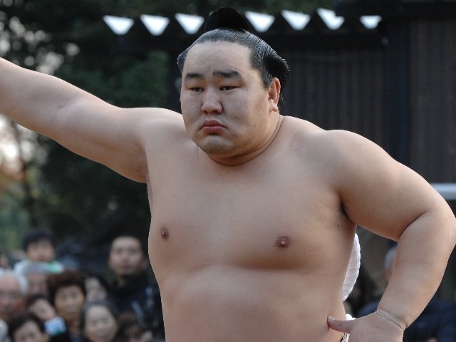 貴乃花の口から出血、5針縫うツッパリ連打…高校時代は「負けると壁を