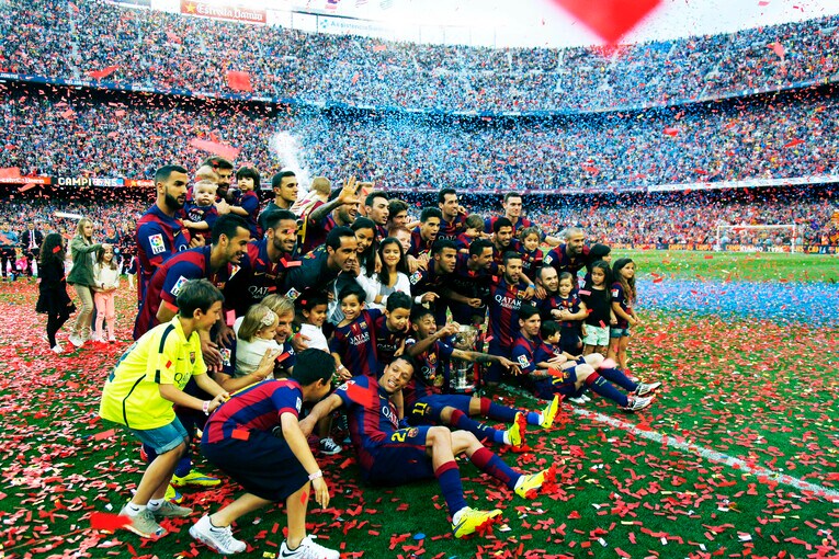 シャビ新監督41歳は暗黒バルサを救えるか 《メッシとの黄金連係・涙を撮ったカメラマン》が就任会見・初采配に見た“希望”とは(52)