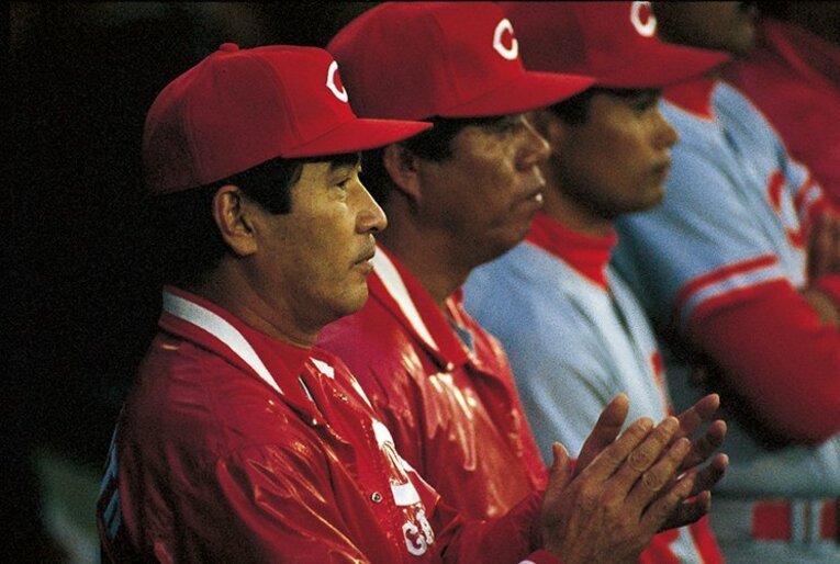 西武の強力打線を相手に、総力戦を展開した広島。山本監督は川口を中3日で第5戦に起用、気迫の勝利で日本一に王手をかけたが……　photograph by Masato Daito