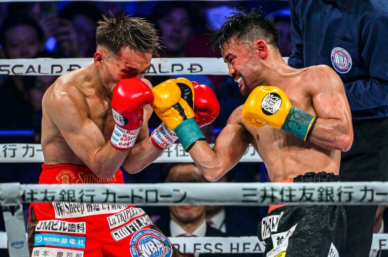 お互いにダウンを奪い合う激闘を繰り広げた堤聖也と比嘉大吾。長谷川穂積さんはこの一戦をどう見たのか ／ photograph by Takuya Sugiyama