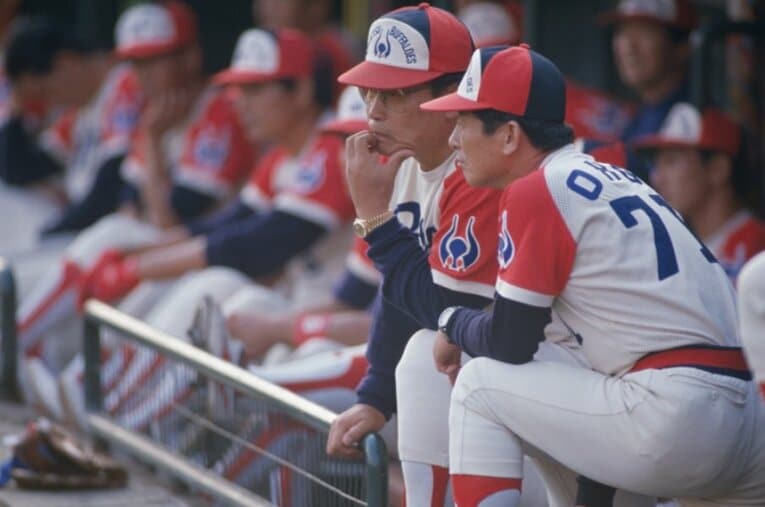 当時の近鉄監督・仰木彬（手前）とヘッドコーチ・中西太（奥） ／ photograph by Naoya Sanuki