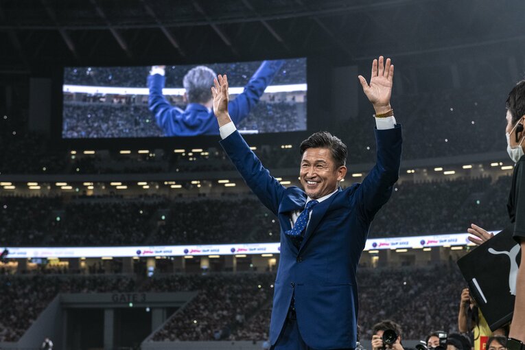 初戦に登場した三浦知良　©Takuya Sugiyama