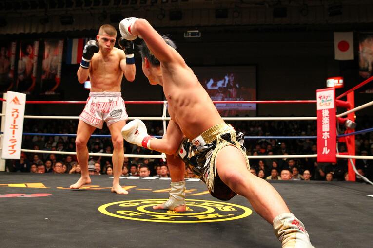 2016年1月31日、マリノス・カリシス戦で披露した“トリケラトプス拳”　©Susumu Nagao