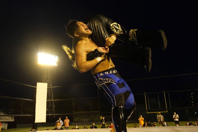 佐藤光留プロデュース『真夏の変態祭り』で諏訪魔に大仁田、鈴木みのるも大暴れ！ 灼熱の旧川崎球場で“1日6試合”の佐藤が感じたのは…？(18)