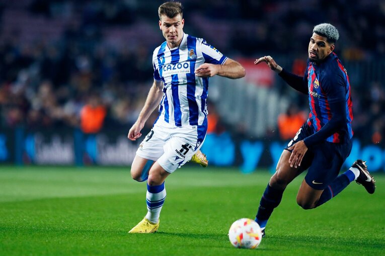 「クボのことは知ってるよ」バルササポに久保建英が笑顔で… 放送なしが惜しい「名手ブスケッツが声を荒げた」鮮烈プレー〈現地撮影〉(24)