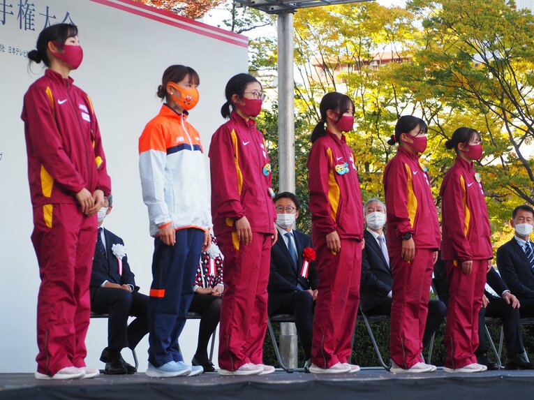 区間賞の表彰、6区中5区間は優勝した名城大学の選手が獲得。区間賞の顔ぶれだけを見ると、不破が一強に一矢報いた格好となった　©Yu Saito